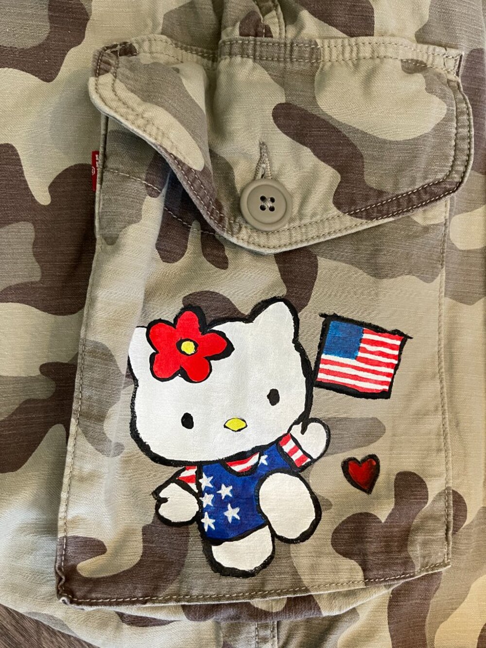 Hand-Painted Hello Kitty Camouflage Cargo Pants Levi's - Picture 6 of 7